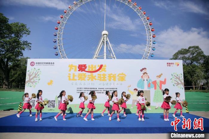 最美家庭和首都社会家庭代表共200余人参与了此次活动 马广志 供图 最美家庭和首都社会家庭代表共200余人参与了此次活动 马广志 供图